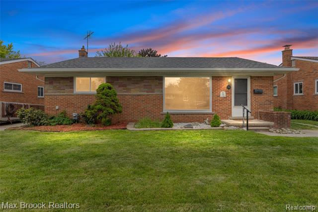 front view picture of 1751 Chaucer Ave, Madison Heights, MI. 48071