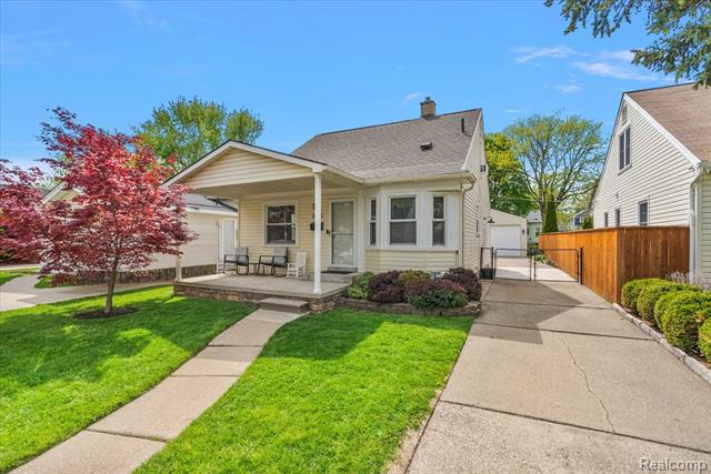 front view picture of 3665 Bacon Ave, Berkley, MI. 48072