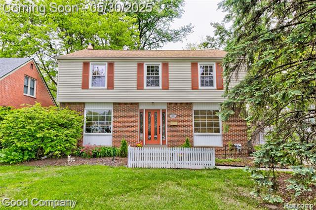 front view picture of 1012 E 12 Mile Rd, Royal Oak, MI. 48073