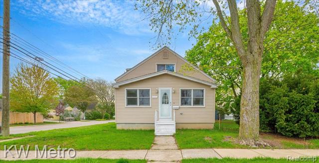 front view picture of 3690 Phillips Ave, Berkley, MI. 48072