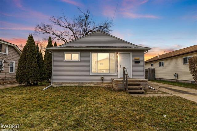 front view picture of 30473 Alger St, Madison Heights, MI. 48071