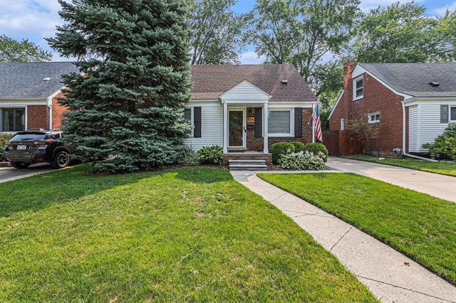 front view picture of 3006 N Blair Ave, Royal Oak, MI. 48073
