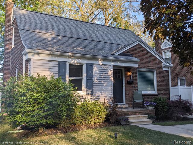 front view picture of 3010 N Altadena Ave, Royal Oak, MI. 48073
