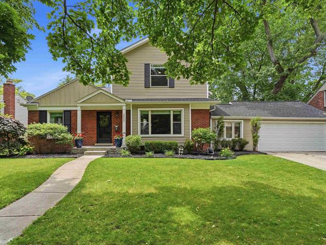 front view picture of 2622 Bembridge Rd, Royal Oak, MI. 48073