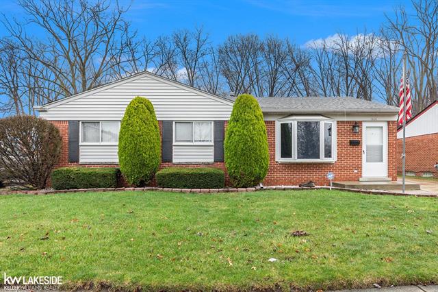 front view picture of 30604 Winthrop Dr, Madison Heights, MI. 48071
