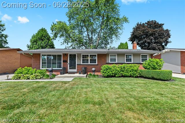 front view picture of 31201 Kenwood Ave, Madison Heights, MI. 48071