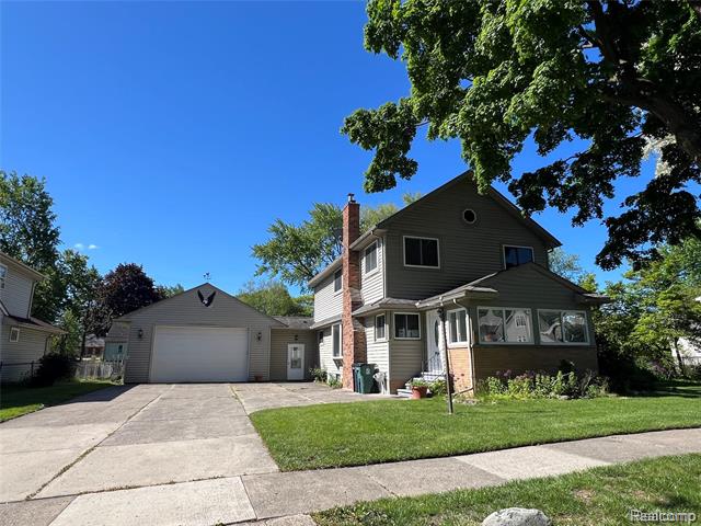 front view picture of 326 Woodlawn Ave, Royal Oak, MI. 48073
