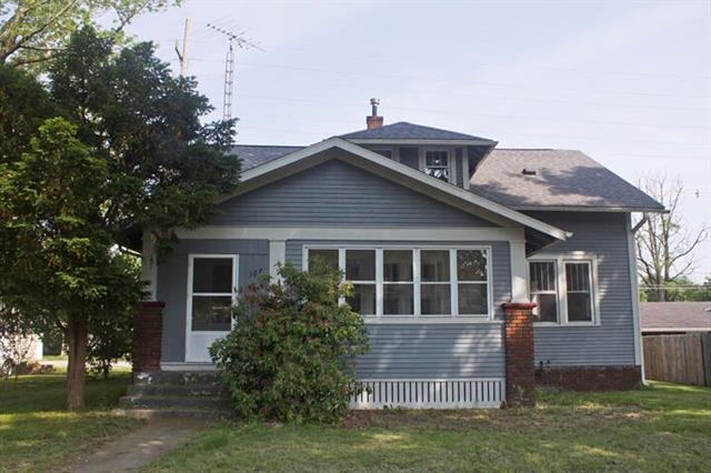front view picture of 307 New York Avenue, Dowagiac, MI. 49047