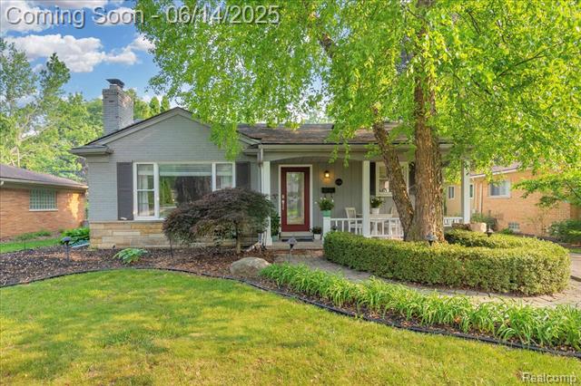 front view picture of 16141 Reedmere Ave, Franklin, MI. 48025