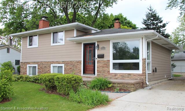 front view picture of 608 Woodlawn Ave, Royal Oak, MI. 48073