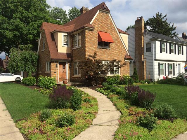 front view picture of 2200 Collegese , Grand Rapids, MI. 49507