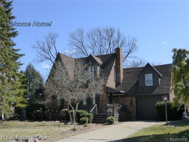 front view picture of 716 Woodlawn Ave, Royal Oak, MI. 48073