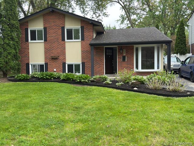 front view picture of 726 Woodlawn Ave, Royal Oak, MI. 48073