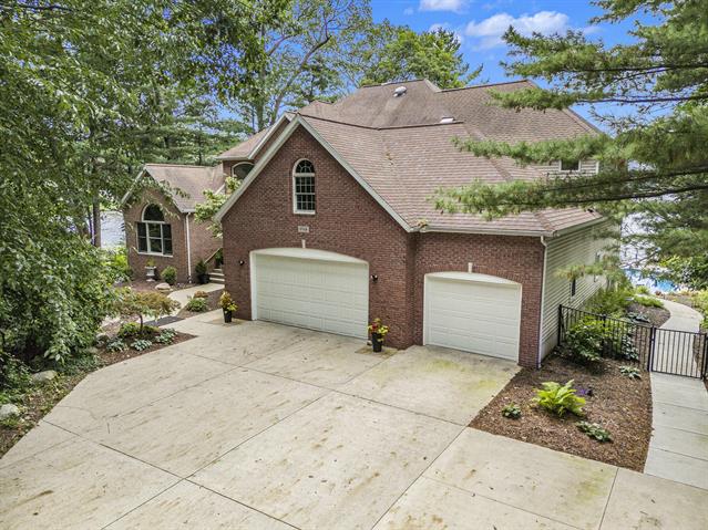 front view picture of 15518 Oak Ridge Drive, Spring Lake, MI. 49456