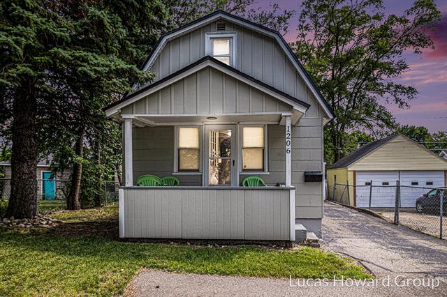 front view picture of 1206 Whitingsw  Street, Wyoming, MI. 49509
