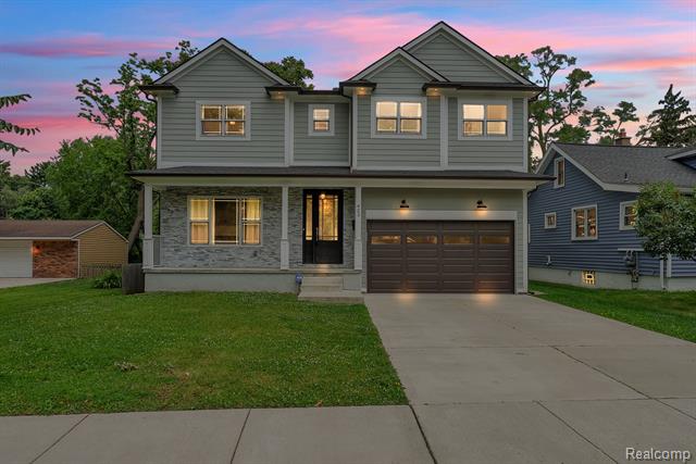 front view picture of 423 Woodlawn Ave, Royal Oak, MI. 48073