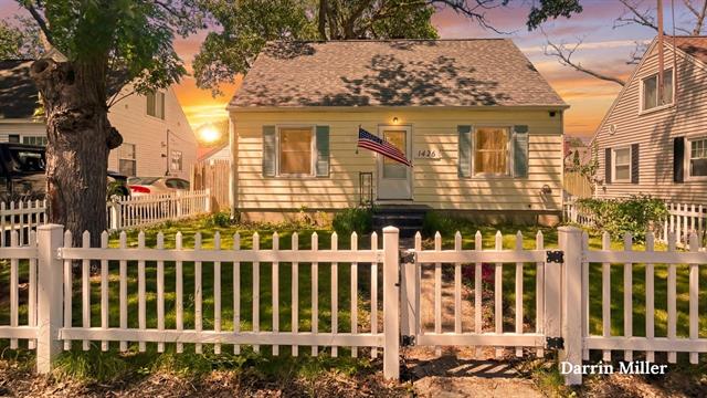 front view picture of 1426 Montague Avenue, Muskegon, MI. 49441