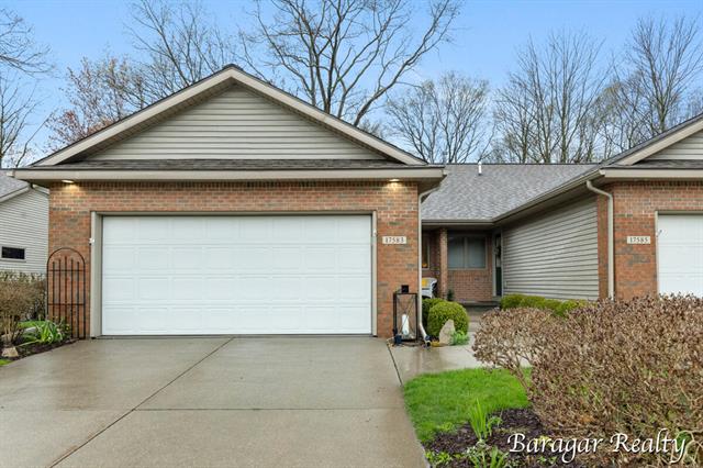 front view picture of 17583 Park Place Circle, Spring Lake, MI. 49456