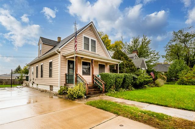 front view picture of 536 La Salle Avenue, Saint Joseph, MI. 49085