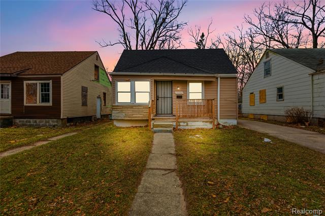 front view picture of 17142 Pembroke Avenue, Detroit, MI. 48235