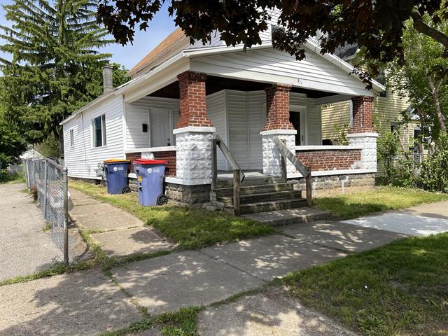 front view picture of 911 Muskegonnw  Avenue, Grand Rapids, MI. 49504