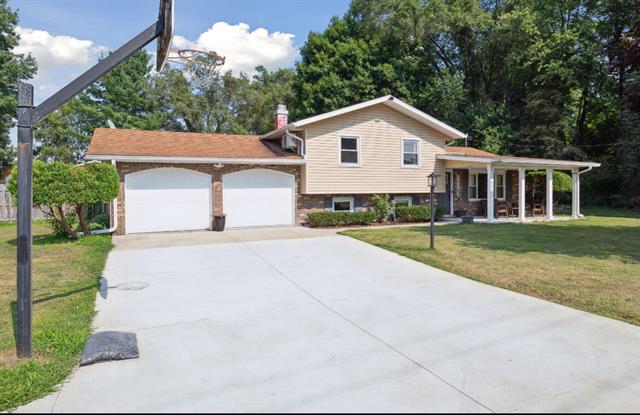 front view picture of 10999 M-140, Niles, MI. 49120