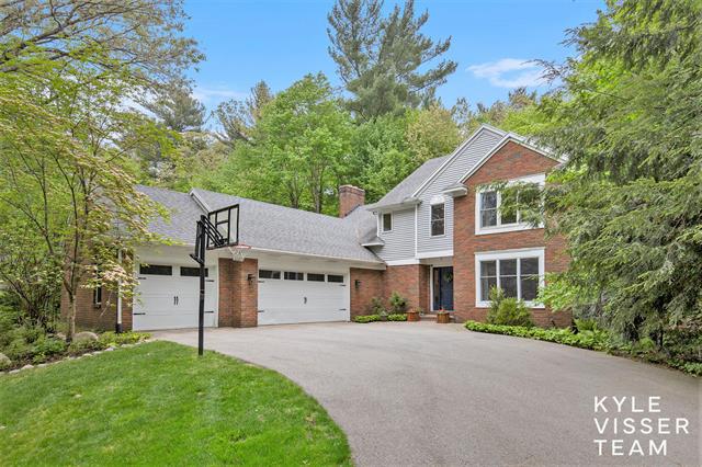 front view picture of 3223 Riverwoodsne  Drive, Rockford, MI. 49341