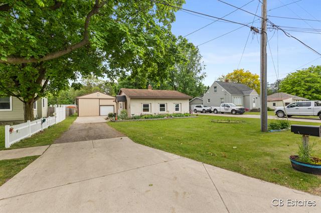 front view picture of 1044 Dahlia, Wayland, MI. 49348