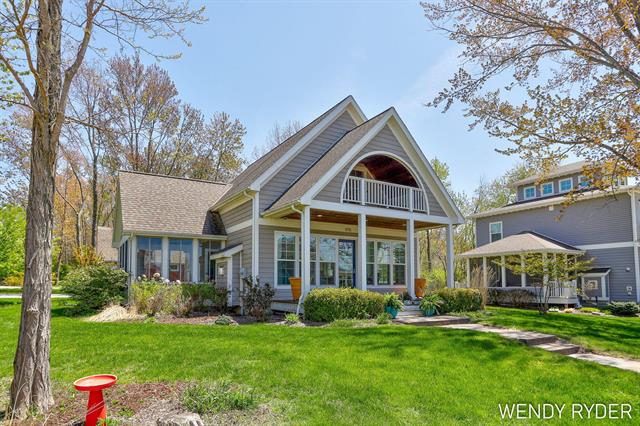 front view picture of 475 Lakeshore Drive, South Haven, MI. 49090