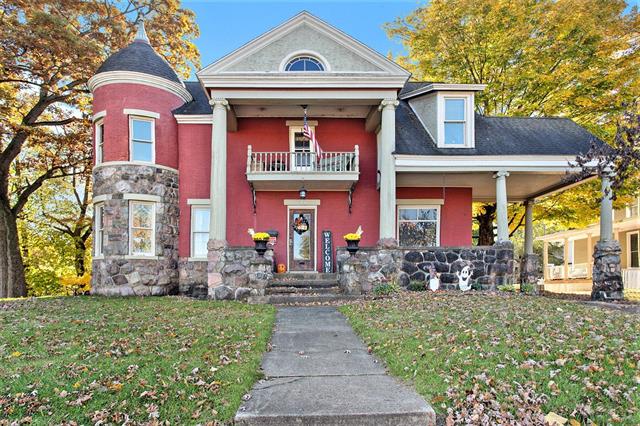 front view picture of 306 W Michigan Avenue, Three Rivers, MI. 49093