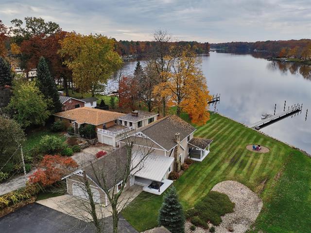 front view picture of 16 Circle Drive, Fruitport, MI. 49415