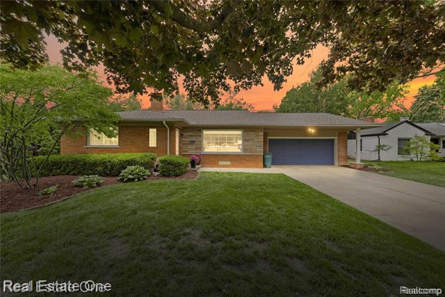 front view picture of 16210 Marguerite St, Franklin, MI. 48025