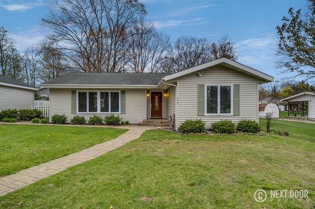 front view picture of 604 E Lowell, Ludington, MI. 49431