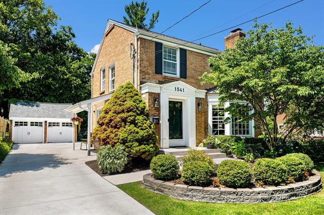 front view picture of 1541 Grotonse  Road, Grand Rapids, MI. 49506