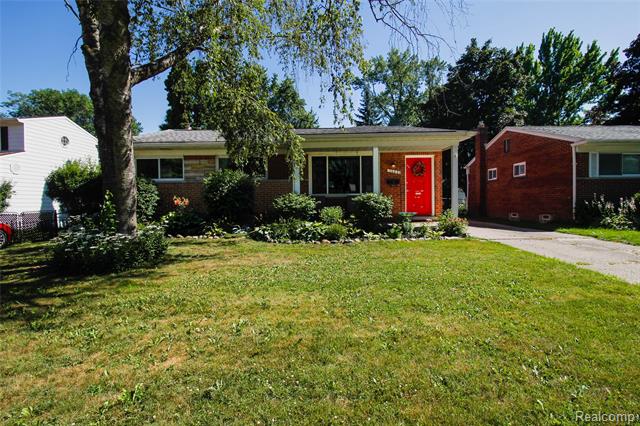 front view picture of 1002 E Windemere Ave, Royal Oak, MI. 48073