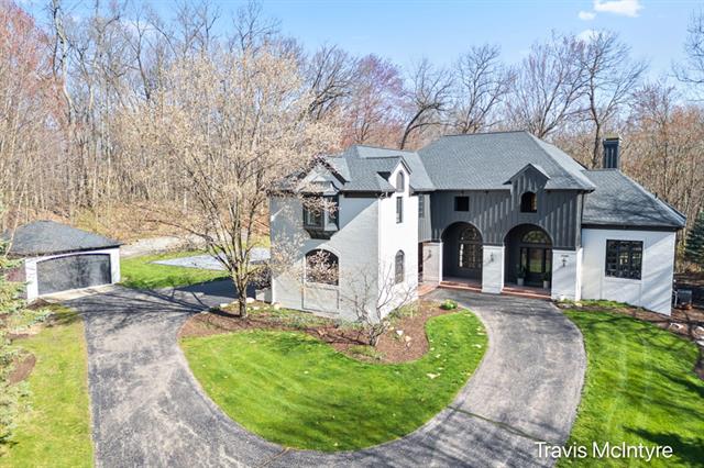 front view picture of 1100 Skyevalene  Drive, Ada, MI. 49301