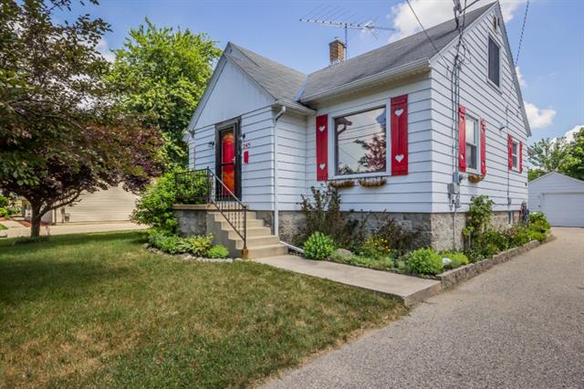 front view picture of 245 N Jefferson Street, Zeeland, MI. 49464
