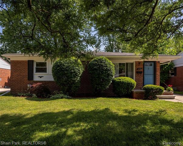 front view picture of 1310 E Windemere Ave, Royal Oak, MI. 48073
