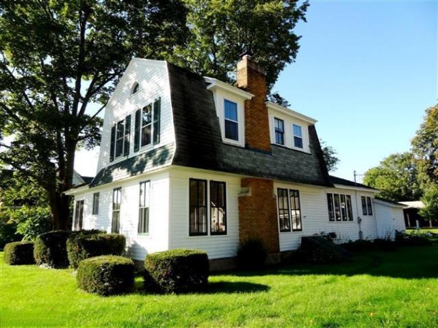 front view picture of 424 Lincoln Lakese  Avenue, Lowell, MI. 49331