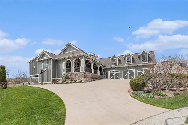 front view picture of 18029 Hammond Bay Drive, Spring Lake, MI. 49456