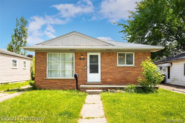 front view picture of 3828 Edgar Ave, Royal Oak, MI. 48073