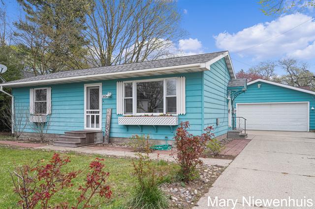front view picture of 2024 Estes Street, Muskegon, MI. 49441