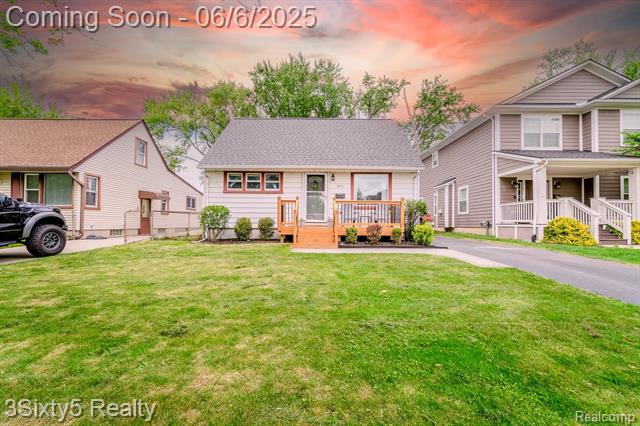 front view picture of 3831 Durham Rd, Royal Oak, MI. 48073