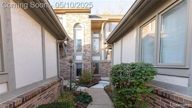 front view picture of 42036 Saratoga Circle, Canton, MI. 48187