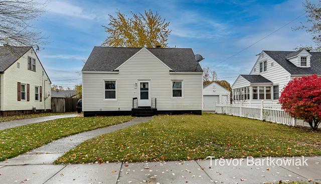 front view picture of 3008 Roosevelt Road, Muskegon, MI. 49441
