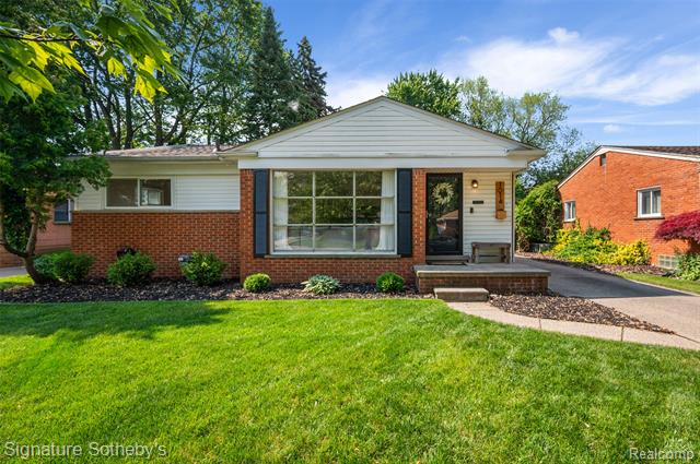 front view picture of 1014 Englewood Ave, Royal Oak, MI. 48073