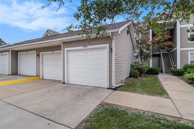 front view picture of 1493 Fox Pointe Circle, Ann Arbor, MI. 48108