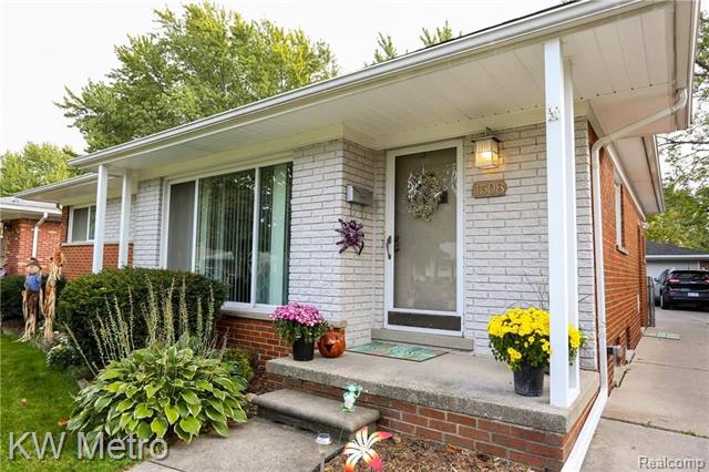 front view picture of 1508 Englewood Ave, Royal Oak, MI. 48073