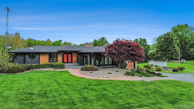 front view picture of 8411 Jordan Road, Grand Blanc, MI. 48439