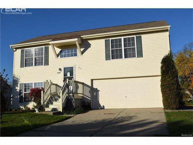 front view picture of 222 Chestnut Way, Linden, MI. 48451
